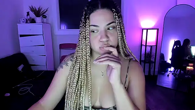 MelSaunders online show from October 31, 1:28 am