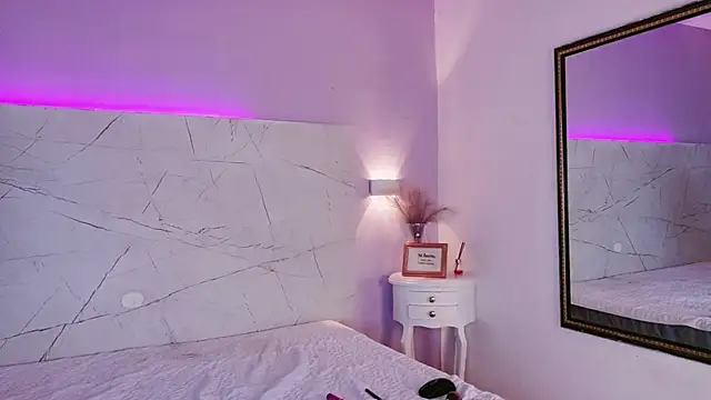 AbrilBrent online show from February 6, 8:01 pm