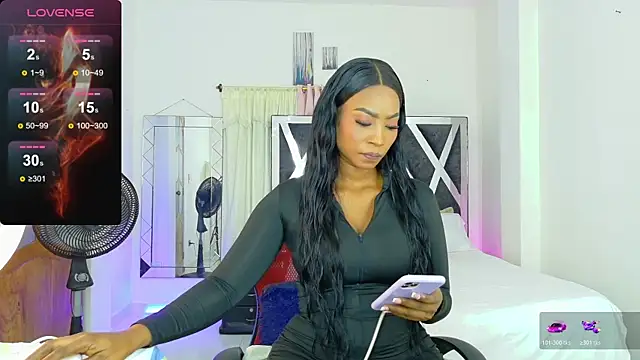Snapshot of samantha-rose2 chatting on June 10, 2:34 am samantha-rose2 online show from June 10, 2:34 am