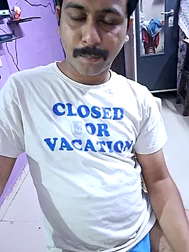 GlassBarge9 online show from January 5, 5:20 pm