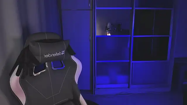 Snapshot of Christy_Calypso chatting on December 16, 4:01 pm Christy Calypso online show from December 16, 4:01 pm