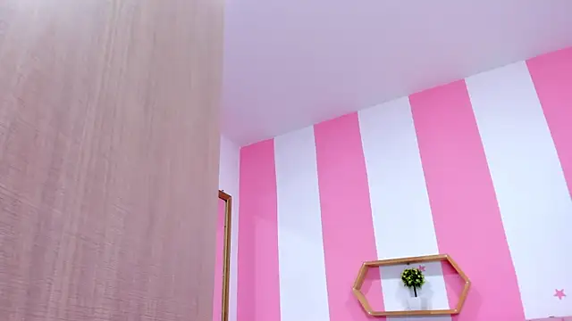 ISABELLA 020 online show from March 15, 11:40 am