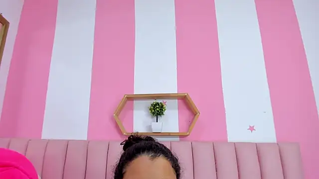 Snapshot of ISABELLA_020 chatting on June 13, 12:25 pm ISABELLA 020 online show from June 13, 12:25 pm