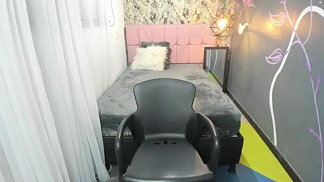 Snapshot of EmmaaEvans_ chatting on January 29, 11:51 am EmmaaEvans online show from January 29, 11:51 am