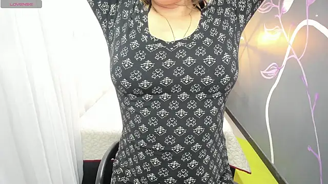 Snapshot of EmmaaEvans_ chatting on February 14, 6:29 pm EmmaaEvans online show from February 14, 6:29 pm