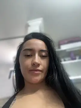 preetypeach online show from August 1, 9:03 pm
