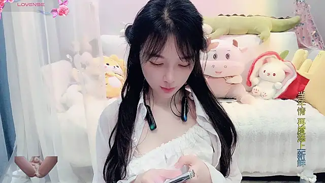 AKiKi711 online show from March 2, 6:05 am