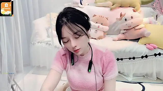 AKiKi711 online show from October 7, 3:20 pm