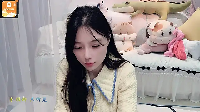 AKiKi711 online show from October 14, 4:30 pm