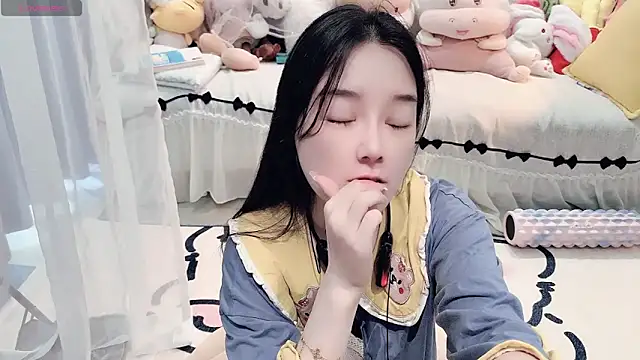 AKiKi711 online show from April 28, 4:50 am