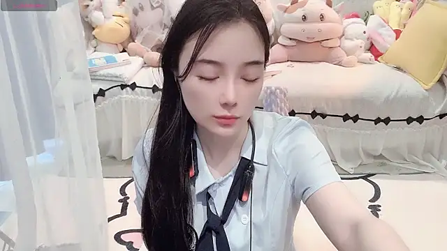 Snapshot of AKiKi711 chatting on May 3, 5:13 am AKiKi711 online show from May 3, 5:13 am