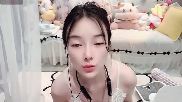 Snapshot of AKiKi711 chatting on May 13, 3:53 pm AKiKi711 online show from May 13, 3:53 pm
