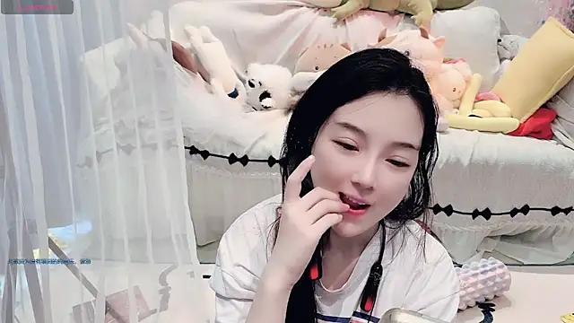 Snapshot of AKiKi711 chatting on June 9, 5:19 am AKiKi711 online show from June 9, 5:19 am