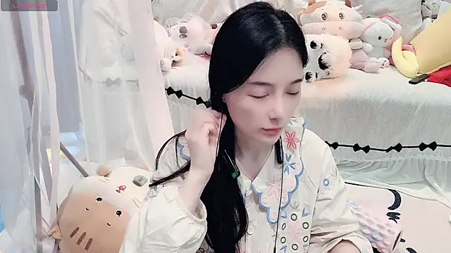 Snapshot of AKiKi711 chatting on June 14, 4:47 am AKiKi711 online show from June 14, 4:47 am