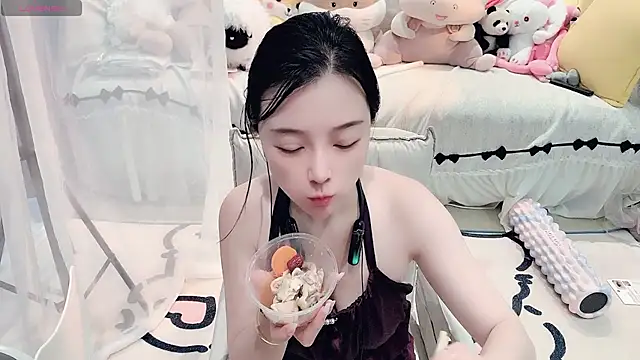 AKiKi711 online show from July 7, 7:23 am