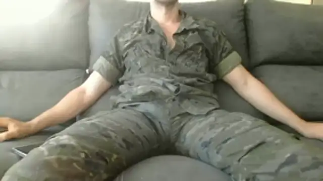 Snapshot of militar_guapo chatting on October 17, 4:09 pm militar guapo online show from October 17, 4:09 pm