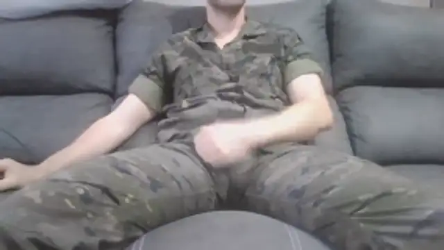 Snapshot of militar_guapo chatting on January 17, 8:52 am militar guapo online show from January 17, 8:52 am