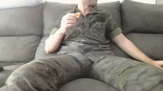 Snapshot of militar_guapo chatting on February 4, 10:43 am militar guapo online show from February 4, 10:43 am