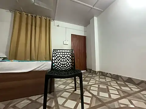 Snapshot of Naughtyandhairy chatting on January 15, 10:31 am Naughtyandhairy online show from January 15, 10:31 am