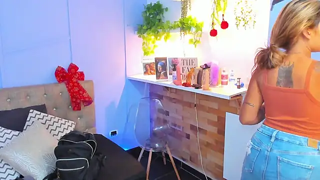 Georgina-coule online show from December 11, 12:12 pm