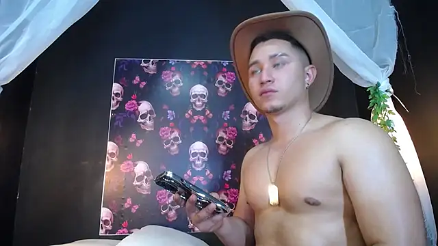 francesco evan online show from February 13, 6:59 pm