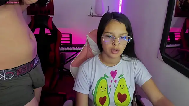 jessi and boy online show from March 4, 3:40 pm