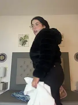 Snapshot of Kylie2211 chatting on December 29, 2:38 am Kylie2211 online show from December 29, 2:38 am