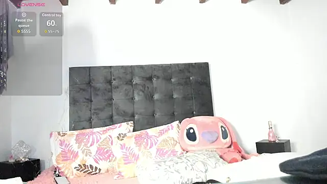 Kylie2211 online show from October 24, 4:14 pm