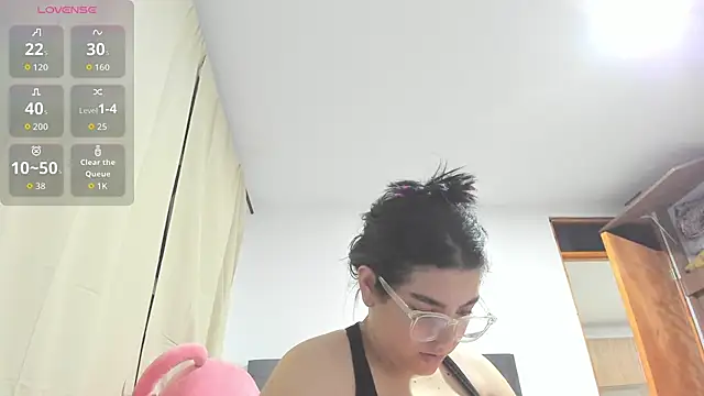 Kylie2211 online show from March 6, 2:08 am