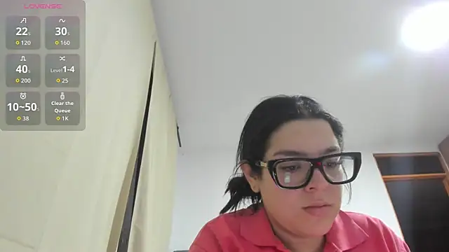 Snapshot of Kylie2211 chatting on June 9, 2:01 am Kylie2211 online show from June 9, 2:01 am