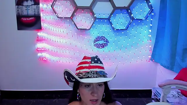 Snapshot of SharonSander chatting on July 5, 4:19 am SharonSander online show from July 5, 4:19 am