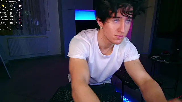 Snapshot of ChristianLevine_ chatting on June 5, 8:14 pm ChristianLevine online show from June 5, 8:14 pm