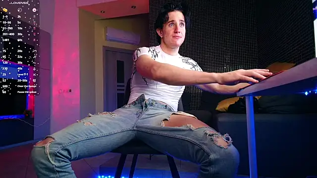 Snapshot of ChristianLevine_ chatting on June 8, 4:24 am ChristianLevine online show from June 8, 4:24 am