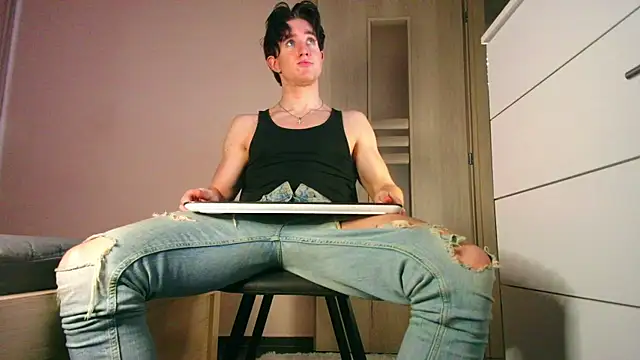 Snapshot of ChristianLevine_ chatting on July 8, 5:39 pm ChristianLevine online show from July 8, 5:39 pm