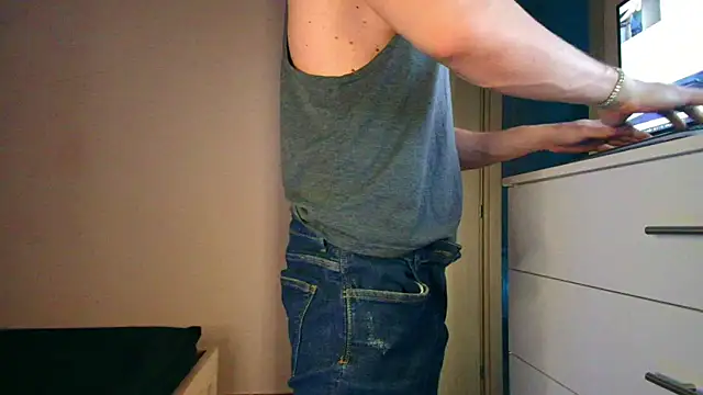 Snapshot of ChristianLevine_ chatting on July 13, 7:38 pm ChristianLevine online show from July 13, 7:38 pm