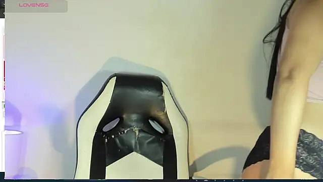 bella hadid1  online show from February 25, 3:52 am