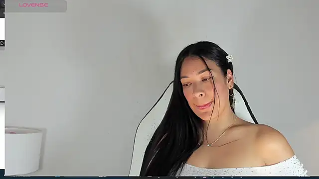 bella hadid1  online show from March 2, 9:01 pm