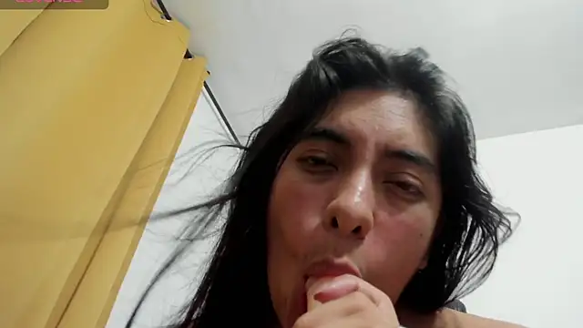 Snapshot of miss_eylens chatting on May 12, 8:33 am miss eylens online show from May 12, 8:33 am