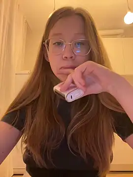 Eva Weyne online show from December 5, 3:50 pm