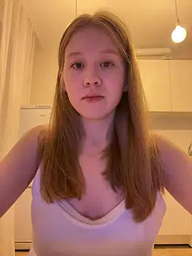 Snapshot of Eva_Weyne chatting on July 1, 10:09 pm Eva Weyne online show from July 1, 10:09 pm