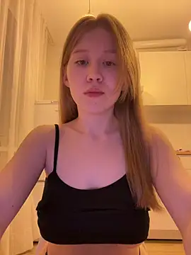 Snapshot of Eva_Weyne chatting on August 3, 10:13 pm Eva Weyne online show from August 3, 10:13 pm