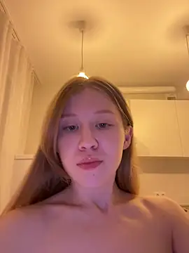 Snapshot of Eva_Weyne chatting on August 4, 9:28 pm Eva Weyne online show from August 4, 9:28 pm
