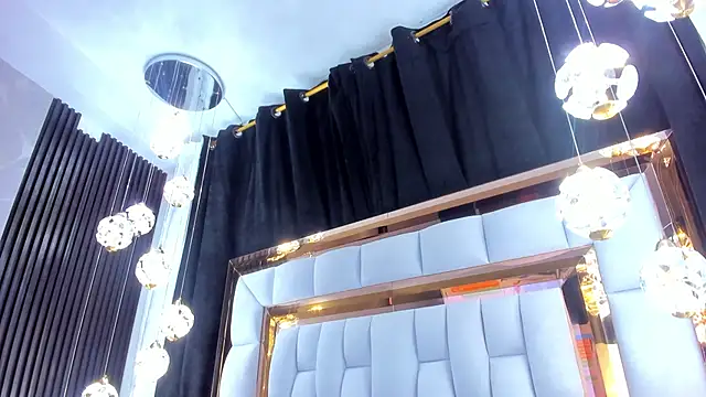 SarayRoyse online show from November 30, 7:18 pm