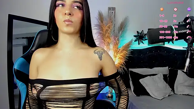 Snapshot of devlin_violett chatting on March 7, 3:19 am devlin violett online show from March 7, 3:19 am