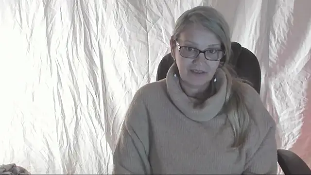 irinamaux online show from March 22, 5:28 am