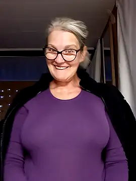 irinamaux online show from September 13, 6:02 am