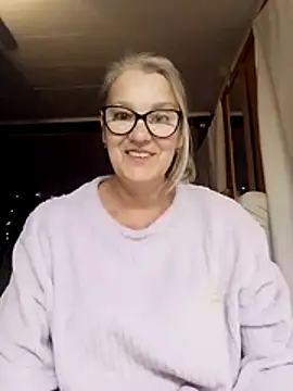 irinamaux online show from November 1, 6:04 am