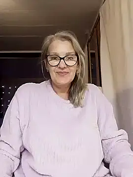 irinamaux online show from November 1, 6:10 pm