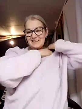 irinamaux online show from November 6, 6:25 am