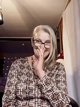 irinamaux online show from November 8, 7:08 am